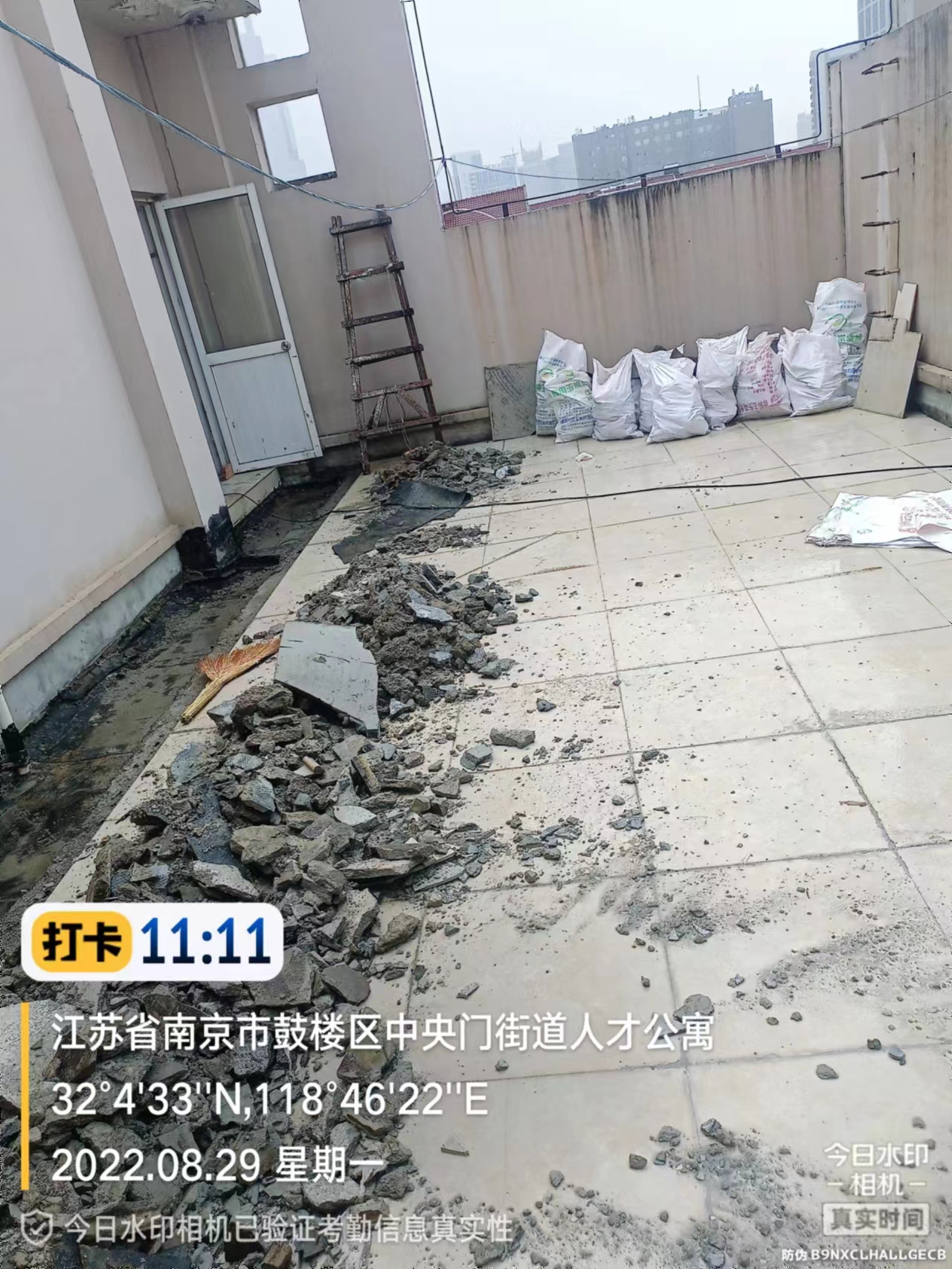 句容楼顶出现漏水情况应该谁负责？